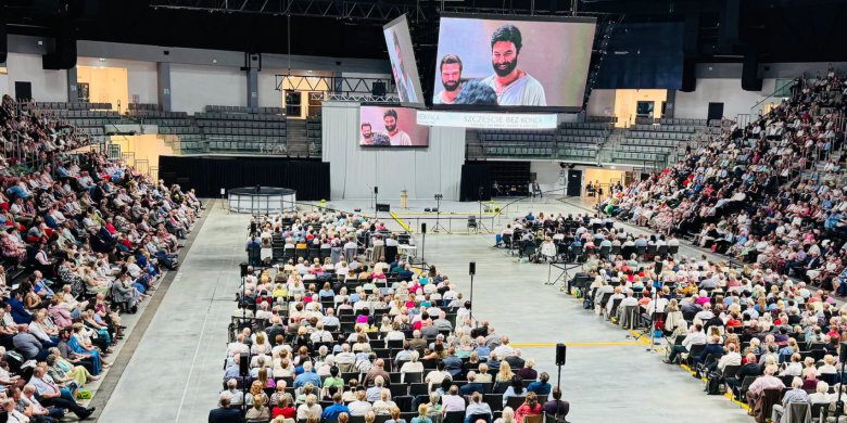 Prawie 4 tys. uczestników i 18 ochrzczonych na kongresie Świadków Jehowy w Olsztynie [ZDJĘCIA]