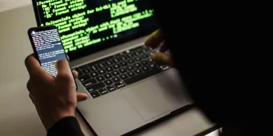 Spoofing. Kobieta uwierzyła fałszywemu pracownikowi banku. Straciła 15 tys. zł