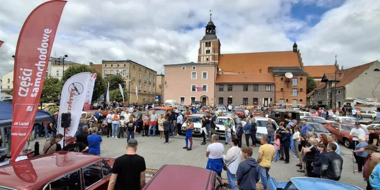 Motoryzacyjny hit lata? VI Spotkanie Klasyków w Barczewie z rekordową frekwencją [ZDJĘCIA]
