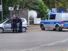 Os. Podleśna. Nie zapiął pasów i wpadł. 27-latek złamał sądowy zakaz