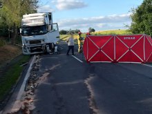 Kolejny śmiertelny wypadek pod Szczytnem. Kierowca Skody nie przeżył zderzenia z ciężarówką