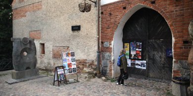 Artykuł: To miejsce znają pokolenia Olsztynian. Galeria Sowa znika z zamkowego wzgórza po ponad 30 latach