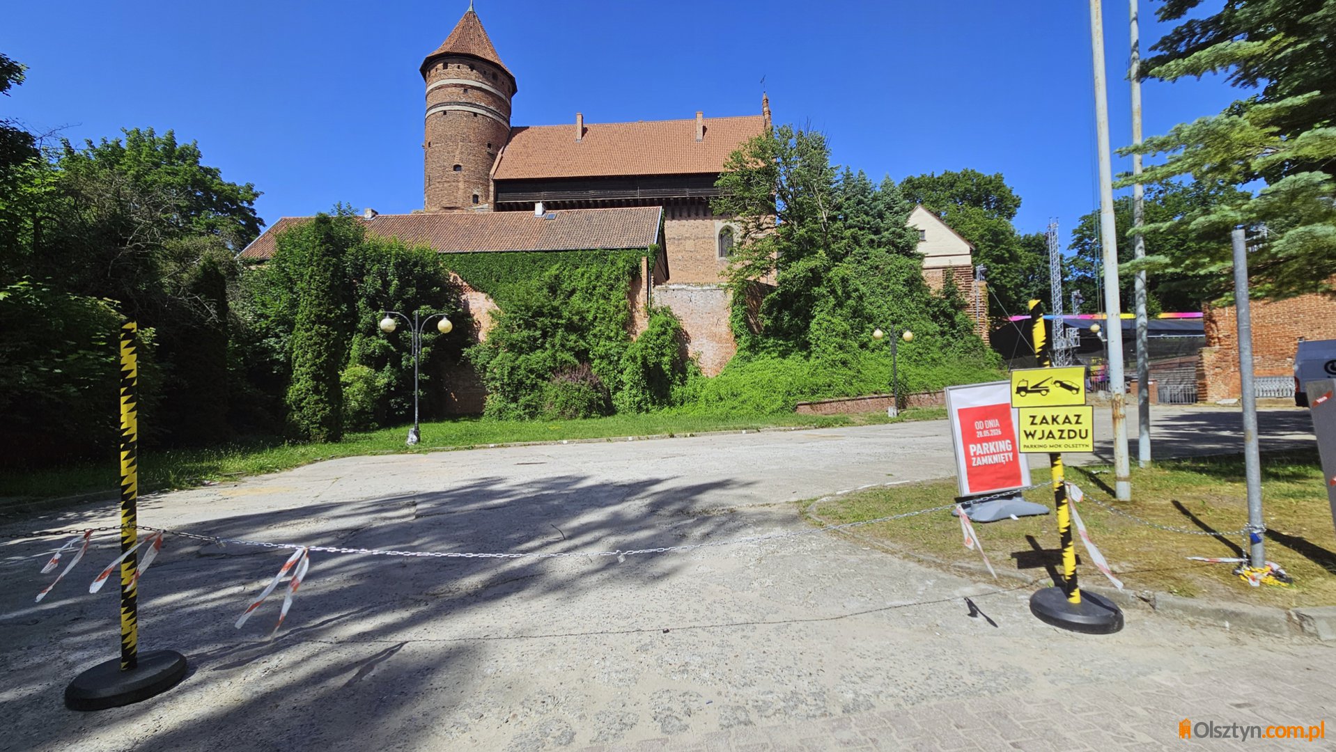 Miasto „porządkuje” okolice zamku. Parking przy ul. Okopowej został zamknięty