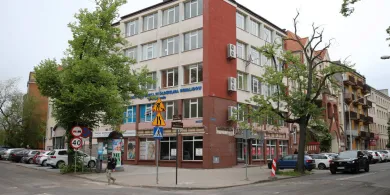 Najpierw nie chciał spółdzielni inwalidów, później kupił za 900 tys. zł więcej. Taki interes zrobił urząd marszałkowski