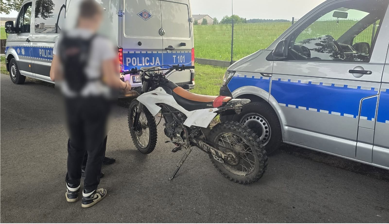 15-latek uciekał policjantom na "crossie". Pojazd nie był zarejestrowany, nie miał ubezpieczenia...