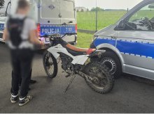 15-latek uciekał policjantom na "crossie". Pojazd nie był zarejestrowany, nie miał ubezpieczenia...