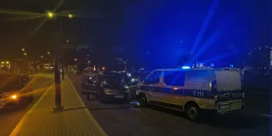 Olsztyn, ul. Towarowa. Pijany kierowca z dwoma dożywotnimi zakazami jazdy wjechał... przed radiowóz [WIDEO]