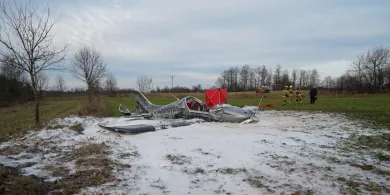 Nie awaria maszyny, a błąd w powietrzu. Jest raport komisji lotniczej po tragedii awionetki pod Olsztynem [WIDEO]