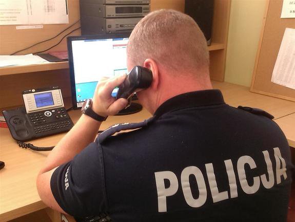 Barczewo. 66-latek wezwał policję i pogotowie, bo... nie mógł otworzyć okna