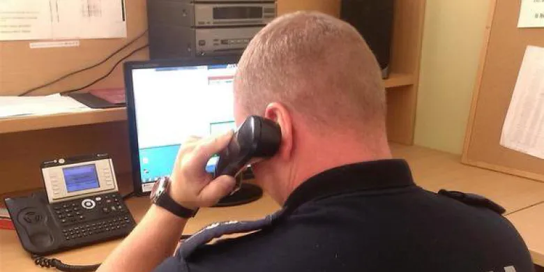 Barczewo. 66-latek wezwał policję i pogotowie, bo... nie mógł otworzyć okna
