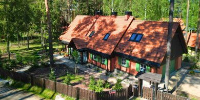 Artykuł: Dni otwarte Rezydencji Warmińskich w Pluskach i Działek Warmińskich nad Jeziorem Plusznym. W sprzedaży ostatnie wille i nowa oferta działek premium