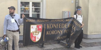 Artykuł: Marsz Wołyński przeszedł ulicami Olsztyna. Oprócz historii pojawiły się także współczesne spory [ZDJĘCIA]