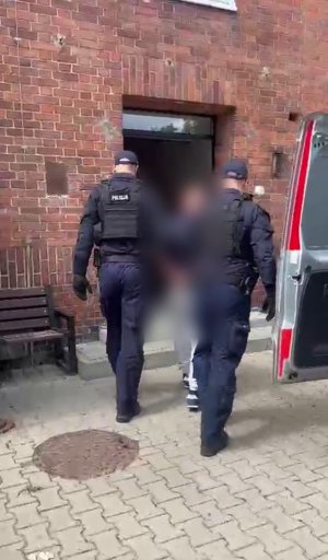 Grał z policją w „chowanego”? Odnaleziony po kilku tygodniach 40-latek usłyszał serię zarzutów