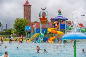 Nowa, biletowana atrakcja w Mikołajkach. Baseny pod chmurką mają przyciągnąć mieszkańców i turystów
