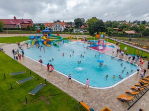 Nowa, biletowana atrakcja w Mikołajkach. Baseny pod chmurką mają przyciągnąć mieszkańców i turystów