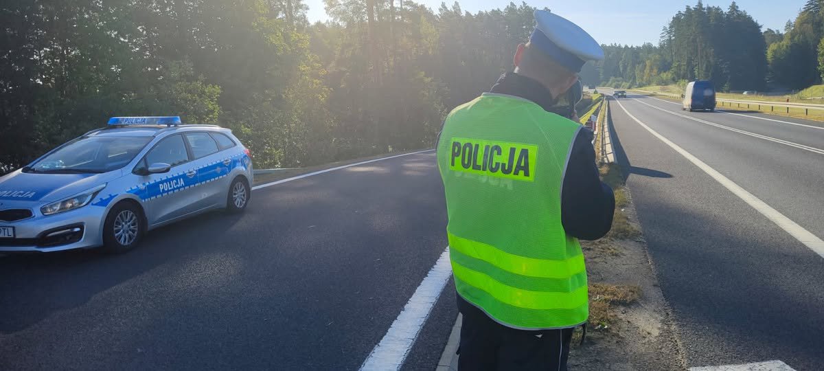 Przez Ruszajny pędził jak po autostradzie. 41-latek gwałtownie pożegnał się z prawem jazdy