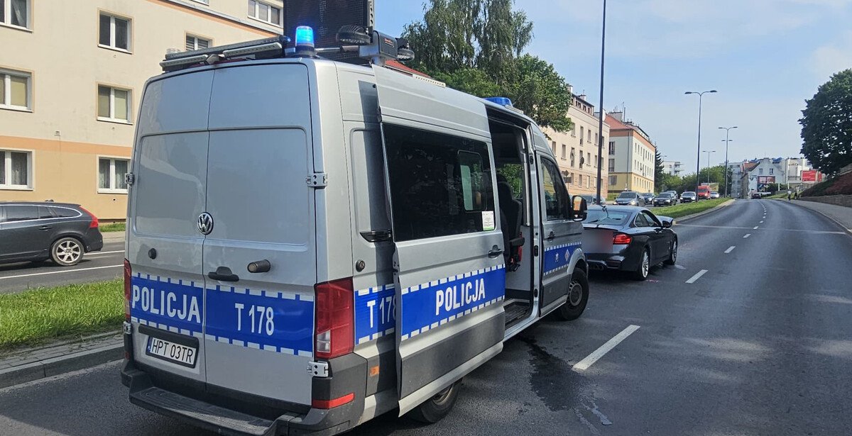 Kolizja na ul. Niepodległości w Olsztynie. W rozbitym Mercedesie znajdowała się ciężarna kobieta