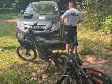 Gm. Gietrzwałd. 14-latkowie bez uprawnień kierowali motorowerami. Rodzice dostali mandaty, sprawa trafi do sądu