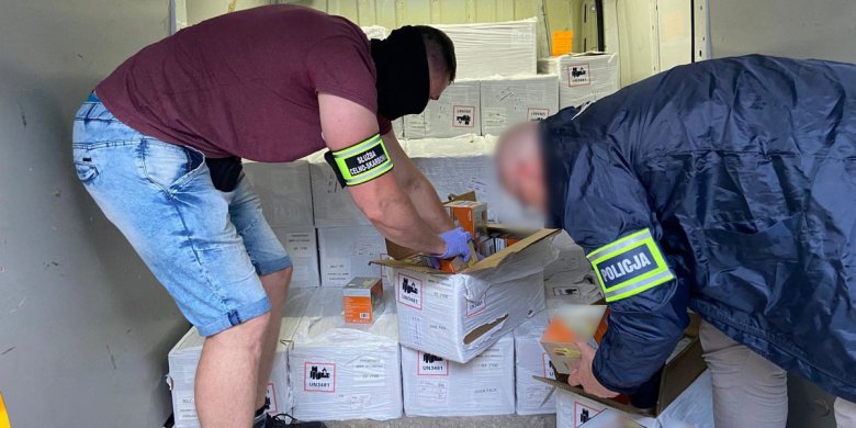 Artykuł: Służby z Warmii i Mazur przejęły ogromną partię papierosów bez akcyzy. Skarb Państwa mógł stracić ponad 3 mln zł