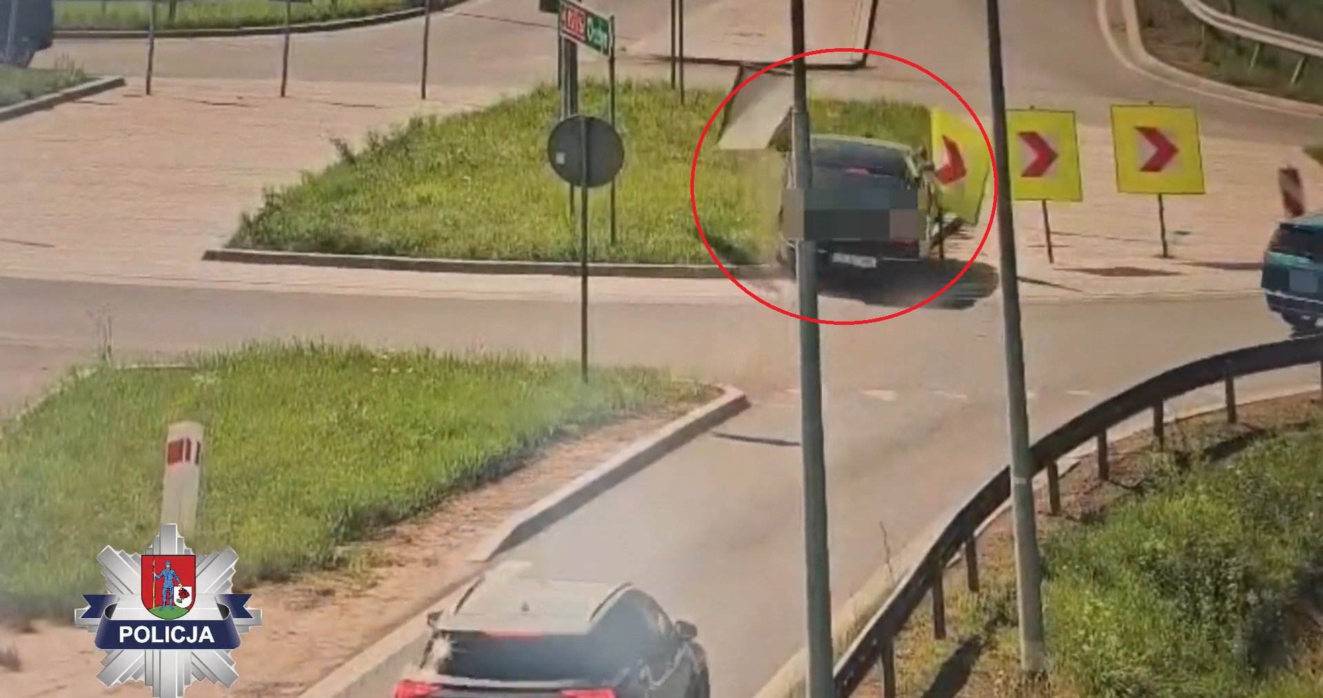 Kiedy mem „na rondzie prosto” staje się rzeczywistością. Dwa podobne zdarzenia na zjeździe z ekspresówki [WIDEO]