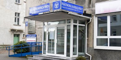 Artykuł: Polacy coraz częściej zgłaszają mobbing, ale skarg uznanych za zasadne i samych kontroli mocno ubywa
