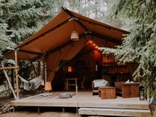"Glampingi" znanych osób na Warmii i Mazurach. Ceny mogą szokować?