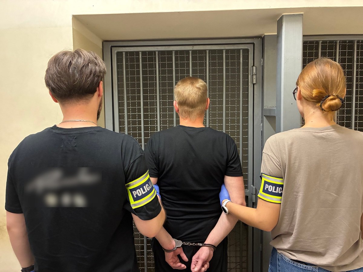 Os. Zatorze. Znaleźli kartę płatniczą i ruszyli na „zakupy marzeń”. Teraz 46- i 58-latek mogą trafić za kraty na 10 lat