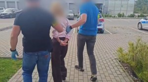 Setki tysięcy złotych strat i kilkunastu poszkodowanych. 50-letnia pracownica jednego z banków usłyszała 13 zarzutów