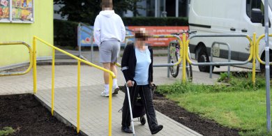 Artykuł: Zatorze. Przejście między Społem a Biedronką oficjalnie otwarte. Jest bezpiecznie i wygodnie [ZDJĘCIA, WIDEO]