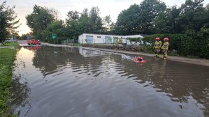 280 interwencji w regionie po przejściu burz. Grad wielkości jabłek i dramat na jeziorze