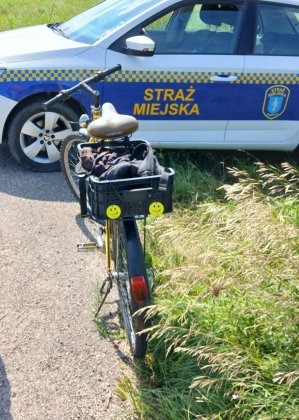Jazda slalomem wzbudziła podejrzenia strażników z gminy Dywity, bełkot je potwierdził. Rowerzysta miał ponad 3 promile