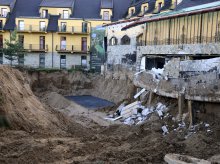 Ewakuacja 235 osób z obiektu noclegowego "Manor Hotel" na olsztyńskim Gutkowie. Osunęła się ściana [ZDJĘCIA, WIDEO]