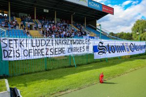 Piłkarskie szachy przy al. Piłsudskiego. Stomil z ważnymi punktami [ZDJĘCIA, WIDEO]