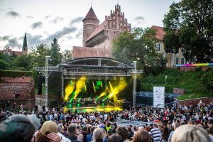 Dwie legendy polskiego rapu w Olsztynie. O.S.T.R. i Eldo rozbujali publiczność [ZDJĘCIA, WIDEO]