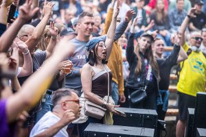 Dwie legendy polskiego rapu w Olsztynie. O.S.T.R. i Eldo rozbujali publiczność [ZDJĘCIA, WIDEO]