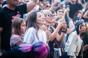 Dwie legendy polskiego rapu w Olsztynie. O.S.T.R. i Eldo rozbujali publiczność [ZDJĘCIA, WIDEO]