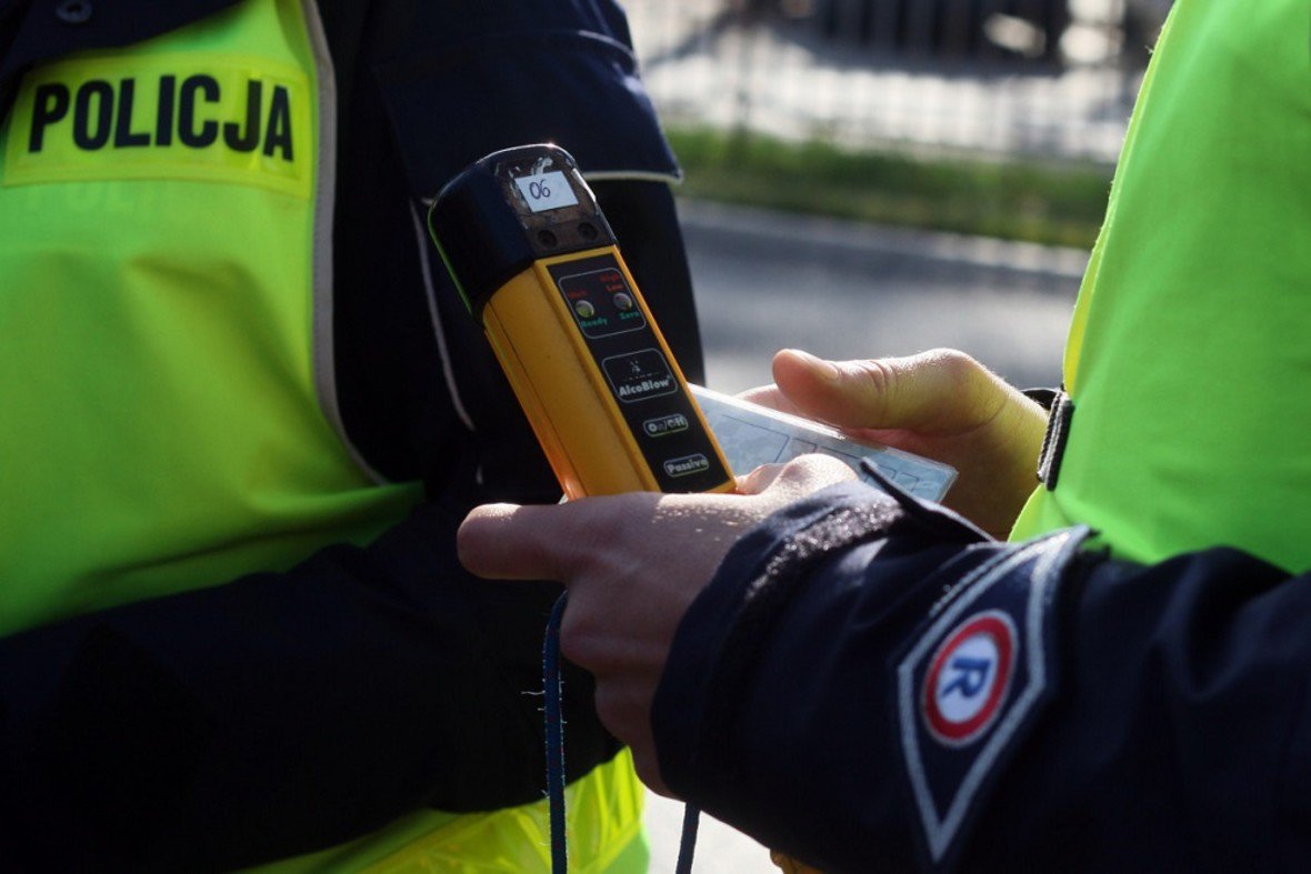 3 promile, jazda pod prąd i czołowe zderzenie. Mocny weekend na drogach powiatu olsztyńskiego