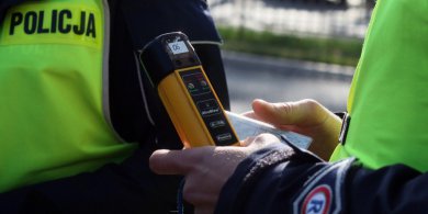 Artykuł: 3 promile, jazda pod prąd i czołowe zderzenie. Mocny weekend na drogach powiatu olsztyńskiego