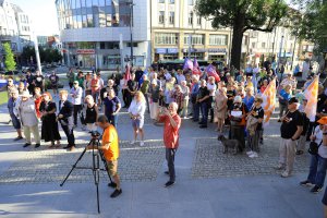 Hejt wobec Ukraińców narasta? Olsztyn odpowiada manifestacją. „To się nazywa rasizm” [ZDJĘCIA, WIDEO]