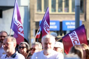 Hejt wobec Ukraińców narasta? Olsztyn odpowiada manifestacją. „To się nazywa rasizm” [ZDJĘCIA, WIDEO]
