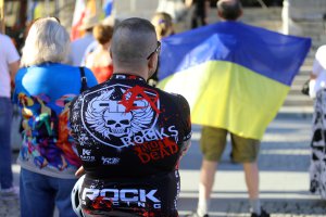 Hejt wobec Ukraińców narasta? Olsztyn odpowiada manifestacją. „To się nazywa rasizm” [ZDJĘCIA, WIDEO]