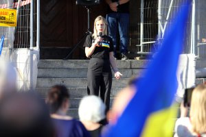Hejt wobec Ukraińców narasta? Olsztyn odpowiada manifestacją. „To się nazywa rasizm” [ZDJĘCIA, WIDEO]