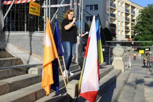 Hejt wobec Ukraińców narasta? Olsztyn odpowiada manifestacją. „To się nazywa rasizm” [ZDJĘCIA, WIDEO]