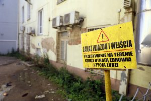 Niebezpieczny teren za olsztyńskim "Okrąglakiem". Administrator musiał ogrodzić teren