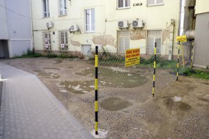 Niebezpieczny teren za olsztyńskim "Okrąglakiem". Administrator musiał ogrodzić teren