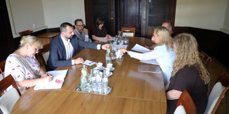 Artykuł: "Chcemy zaprotestować przeciwko systemowi". Rodzice z jednego z "przedszkoli konkursowych" u prezydenta miasta
