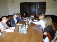 "Chcemy zaprotestować przeciwko systemowi". Rodzice z jednego z "przedszkoli konkursowych" u prezydenta miasta