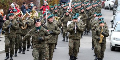 Artykuł: Mundury, wojskowe pokazy i patriotyczne pieśni. Tak Olsztyn uczci 15 sierpnia [PEŁNY PROGRAM]