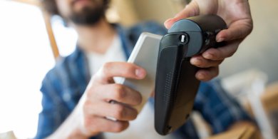 Artykuł: Terminal stacjonarny czy mobilny (mPOS) - który wybrać do firmy?