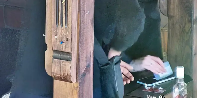 Nocna interwencja na olsztyńskiej starówce. W torebce kobiety znaleziono nielegalne substancje
